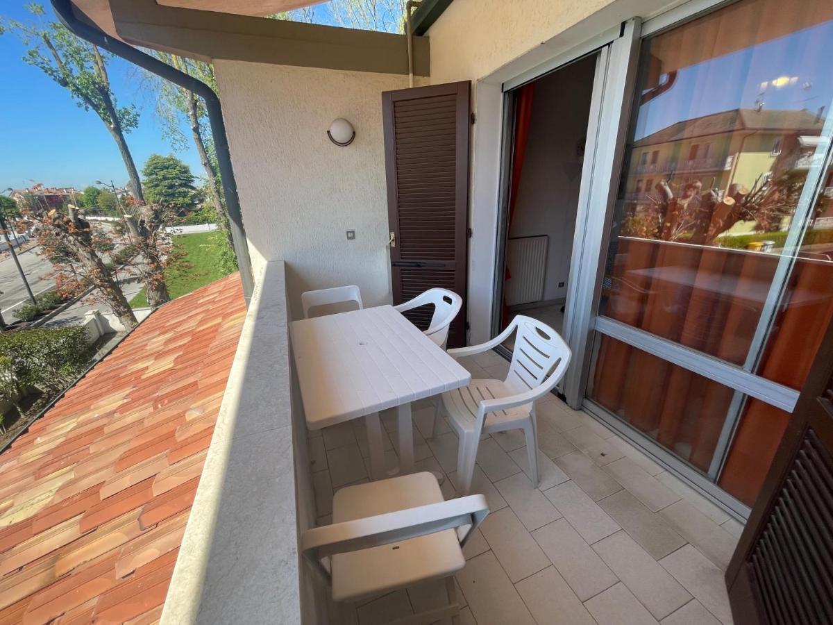 Apartamento Vega Bilocale Con Piscina E Terrazza Caorle Exterior foto